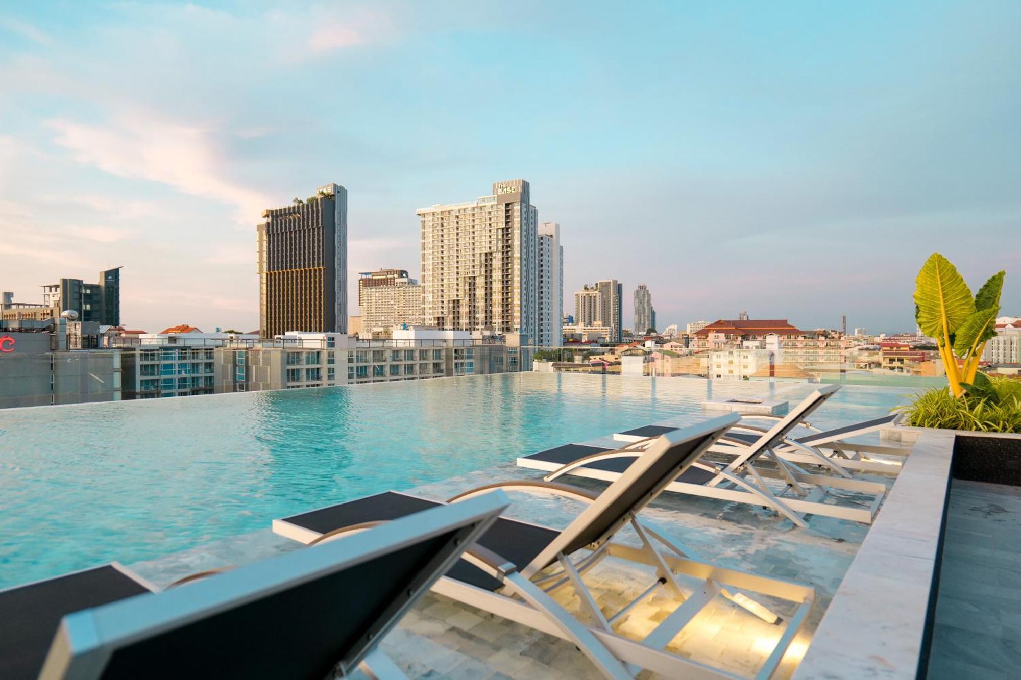 Amethyst Hotel Pattaya Bagian luar foto